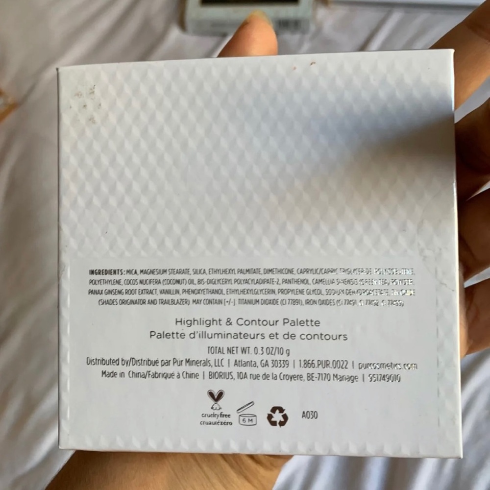 Pur cosmetics bundle - Picture 5 of 8